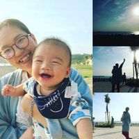 可能是嬰兒、海灘和文字的圖像