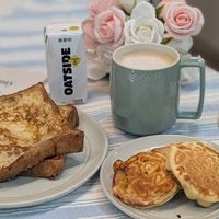 可能是蘋果、法式吐司、脆皮奶酥蛋糕和文字的圖像