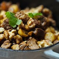 可能是香菇、燉小牛膝和豆腐的圖像