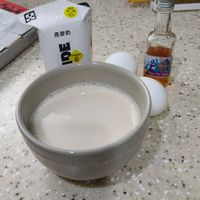 可能是豆腐、飲料和文字的圖像