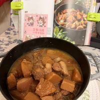 可能是燉小牛膝和文字的圖像