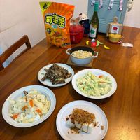 可能是拉麵、炒麵、義大利麵、炒飯和顯示的文字是「可装果 C8O ደ 日」的圖像