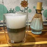 可能是咖啡杯、泡茶器、咖啡和咖啡機的圖像