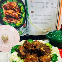 可能是肉排和文字的圖像