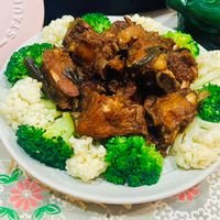可能是燉小牛膝的圖像