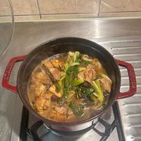 可能是燉小牛膝和拉麵的圖像