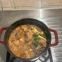 可能是燉小牛膝和拉麵的圖像