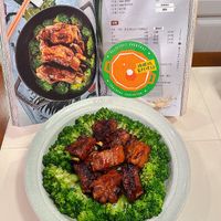 可能是豆腐、炒麵和文字的圖像