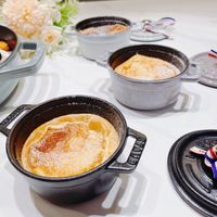 可能是肉餡餅、舒芙蕾和文字的圖像