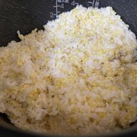 可能是炒飯和北非小米飯的圖像