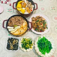可能是火鍋、豆腐和文字的圖像