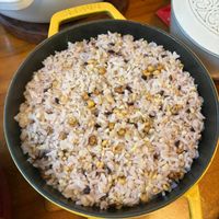 可能是炒飯、北非小米飯和印度香料飯的圖像
