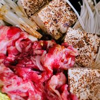 可能是豆腐、火鍋和顯示的文字是「家常壽喜燒＃29 সটয় စ၂ 」的圖像