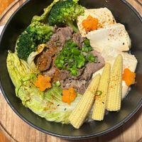 可能是麵、拉麵、豆腐、火鍋、水波蛋和紫蘇的圖像