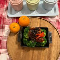 可能是肉排和文字的圖像
