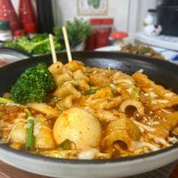 可能是火鍋、豆腐和拉麵的圖像
