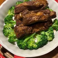 可能是燉小牛膝的圖像