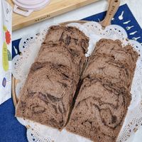 可能是巴布卡麵包、蛋糕和文字的圖像