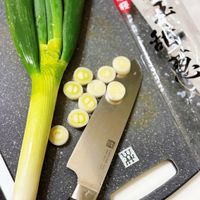 可能是刀和文字的圖像