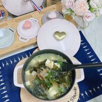 可能是豆腐和顯示的文字是「 S TNT SYUB LUB STAUD TAUD m E Stant 以系」的圖像