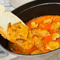 可能是豆腐、法式長棍麵包和文字的圖像