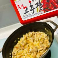可能是拉麵、豆腐、粥和顯示的文字是「 전통의 전통의장맛- 천통의장잇- 장맛 참고을 고주장 6品615.01%6 15,01% Paste 찹쌀한량:15.01% RiceH 총고춧가루함량:9.41% Hot Glutinous 종고춧가루 Pepper 임방:941% 」的圖像