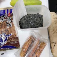 可能是鯷魚和文字的圖像