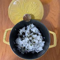可能是印度香料飯和北非小米飯的圖像
