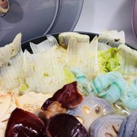 可能是火鍋、豆腐和拉麵的圖像