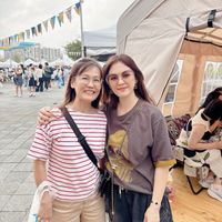 可能是一或多人和顯示的文字是「 1L KING KINGIN IN KING 」的圖像