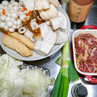 可能是豆腐、起司火鍋、火鍋和文字的圖像