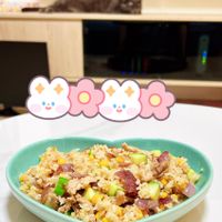 可能是豆煮玉米、北非小米飯、炒飯和文字的圖像