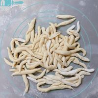 可能是麵包棒、義大利麵和文字的圖像