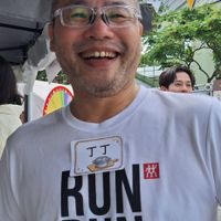可能是顯示的文字是「 0有提 P 丁丁 KUN 效 RUN BEACTIVE,STAYHEALTHY BEACTIVE, STAY HEALTHY 」的圖像