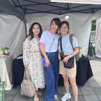 可能是一或多人和文字的圖像
