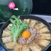可能是火鍋、豆腐、拉麵和顯示的文字是「棒！ လ ၆၆ FAng 」的圖像