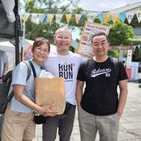 可能是一或多人和文字的圖像