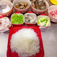 可能是麵、鯷魚和香菇的圖像