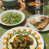 可能是豆腐和顯示的文字是「一灣者中國 粗 云 粗 ひ と っ 茶安 。 な い 青 空 淡 が ま 淡費 ま 3" 飯 O 」的圖像