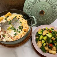 可能是北非小米飯、義大利麵和豆腐的圖像