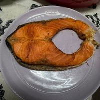 可能是煙燻鮭魚和肉排的圖像