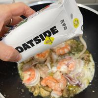 可能是蝦、義大利麵和文字的圖像