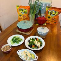 可能是拉麵、豆腐、火鍋和文字的圖像