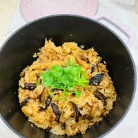 可能是香菇、西班牙大鍋飯、炒飯、印度香料飯和文字的圖像