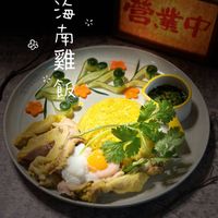 可能是拉麵、水波蛋、豆腐、粥、歐姆蛋、蛋黃和顯示的文字是「母 南 中 በ 雞 飯 食」的圖像