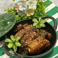 可能是豆腐、燉小牛膝和文字的圖像