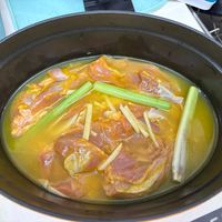 可能是拉麵、粥和顯示的文字是「 -EEE СЕЕ 」的圖像