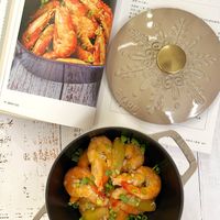 可能是蝦、西班牙大鍋飯和文字的圖像