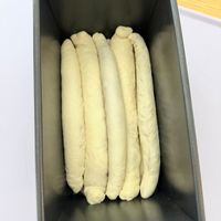 可能是巴布卡麵包和法式長棍麵包的圖像