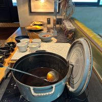 可能是慢燉鍋、火鍋、起司火鍋、泡茶器和咖啡機的圖像